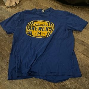 Milwaukee brewers t shirt size XL